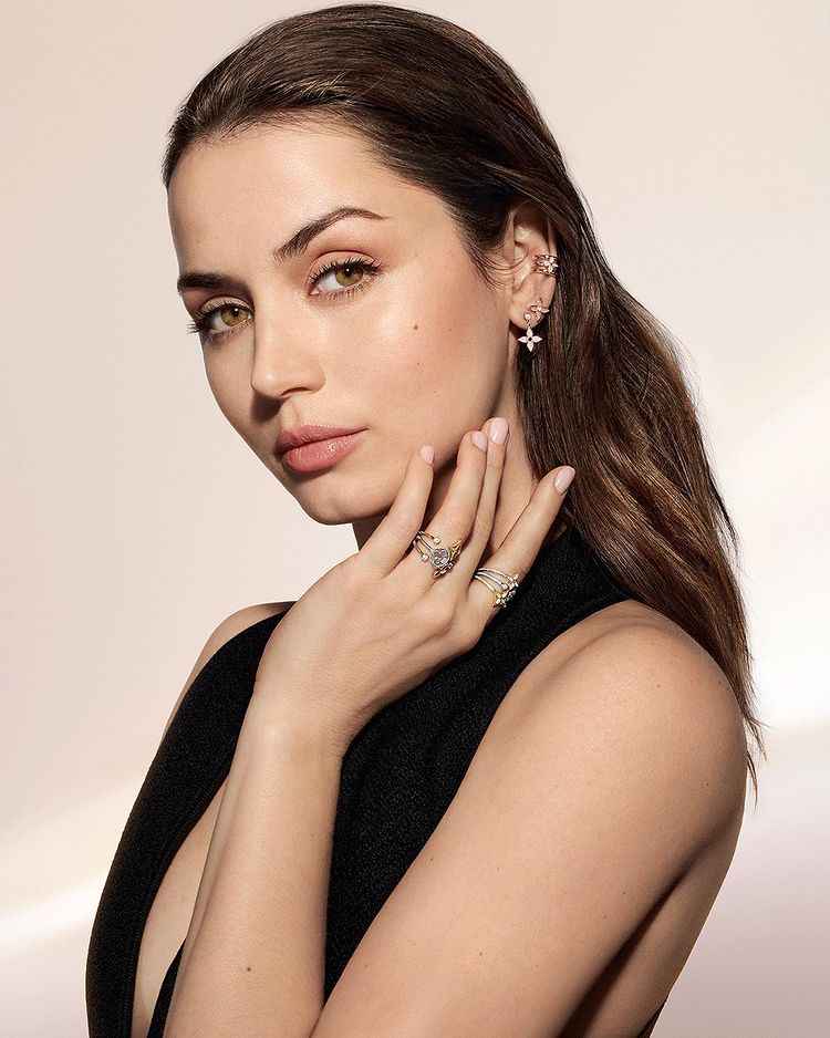 Ana De Armas Wiki, Age, Biography, Boyfriend, Family, Net Worth, Facts