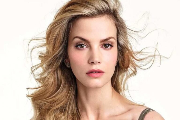 Sylvia Hoeks